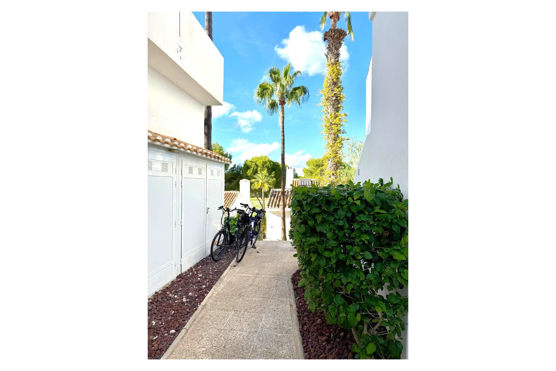 Resale - Villa -
Villamartín