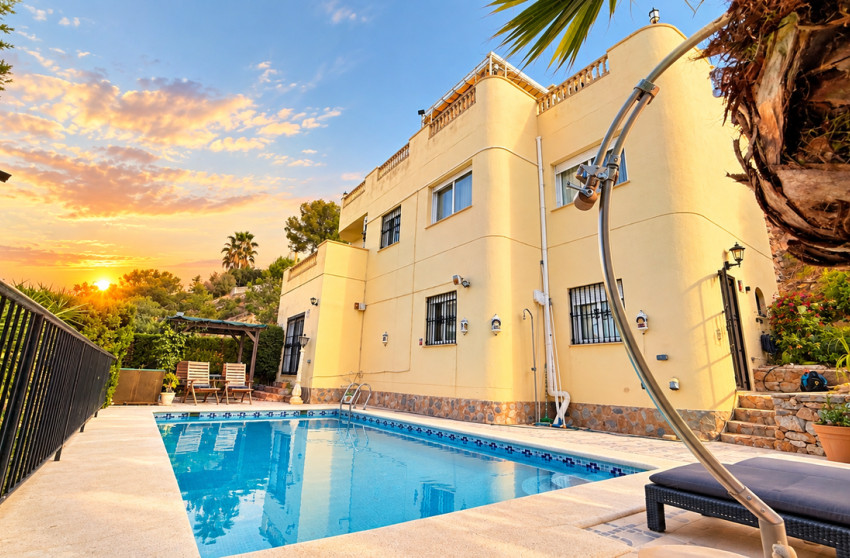Resale - Villa -
Villamartín