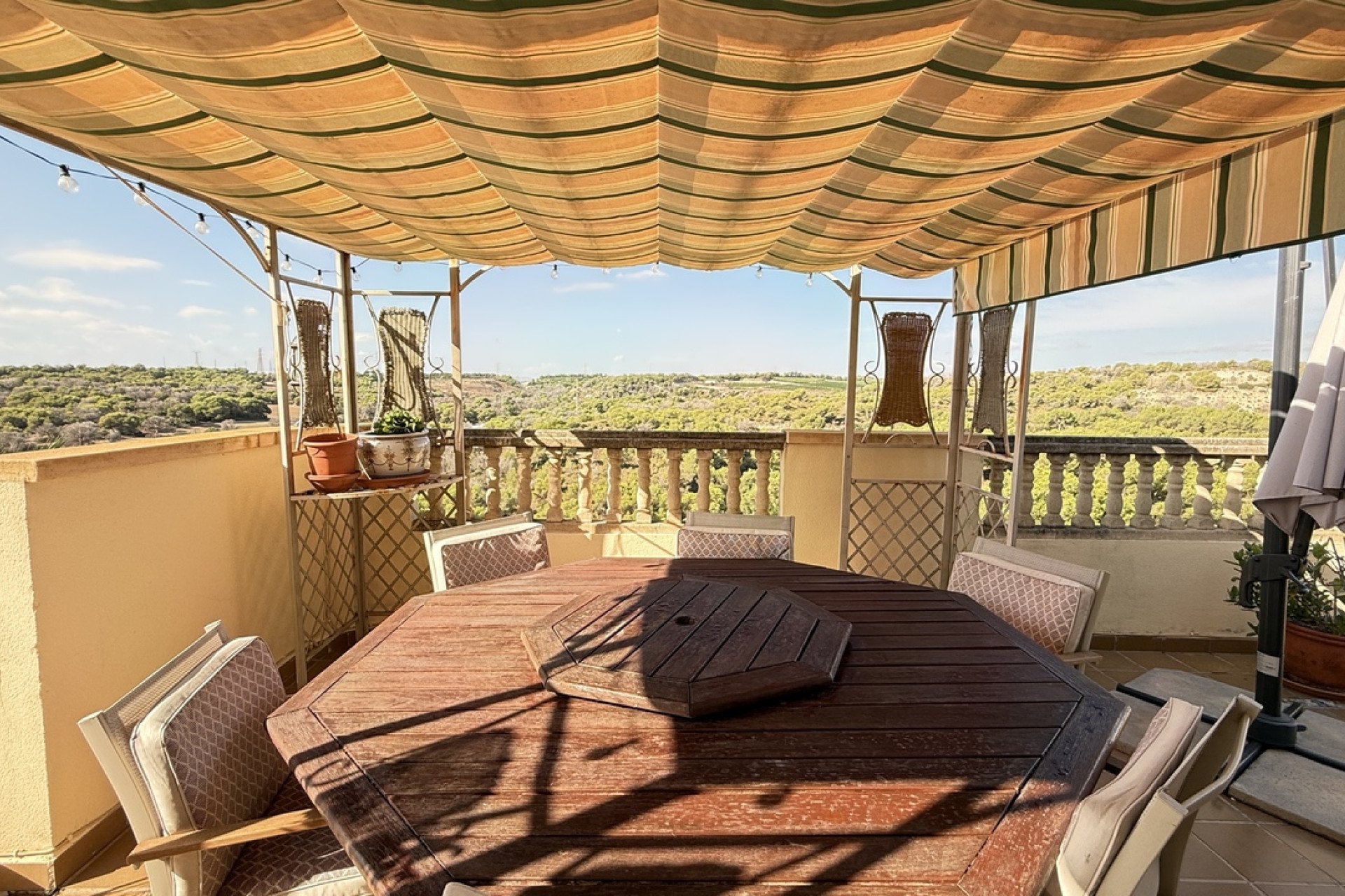 Resale - Villa -
Villamartín