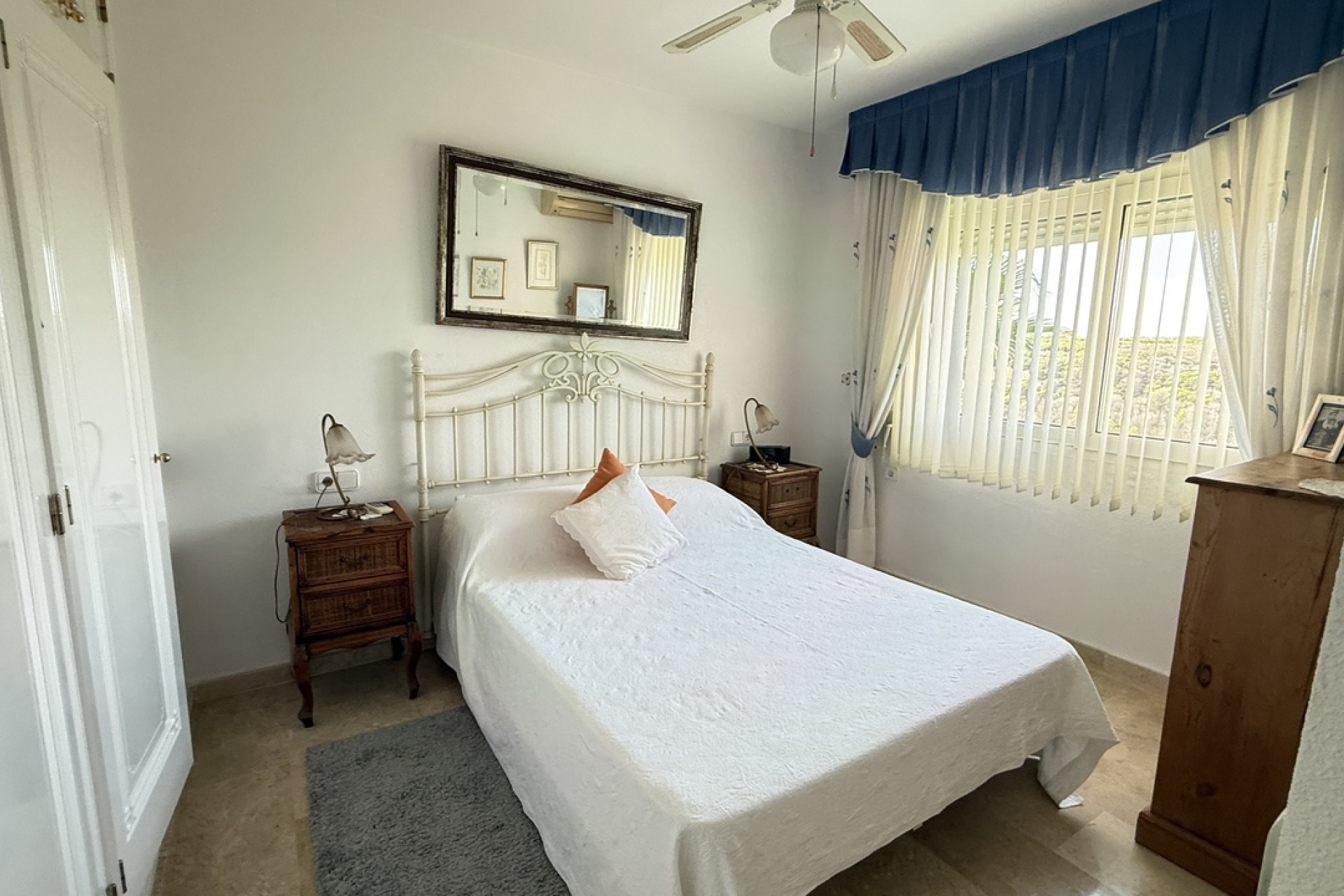 Resale - Villa -
Villamartín
