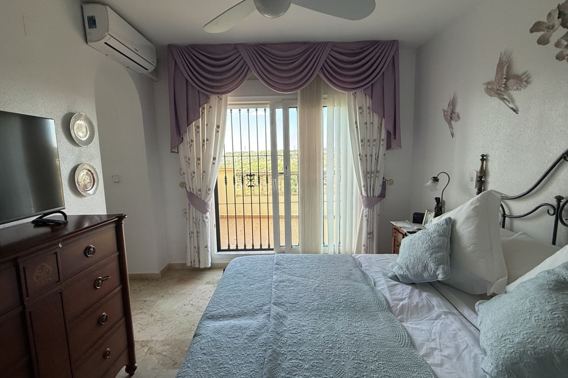 Resale - Villa -
Villamartín