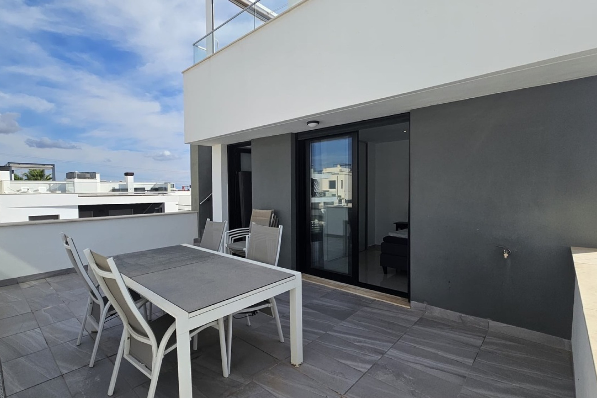 Resale - Villa -
Villamartín