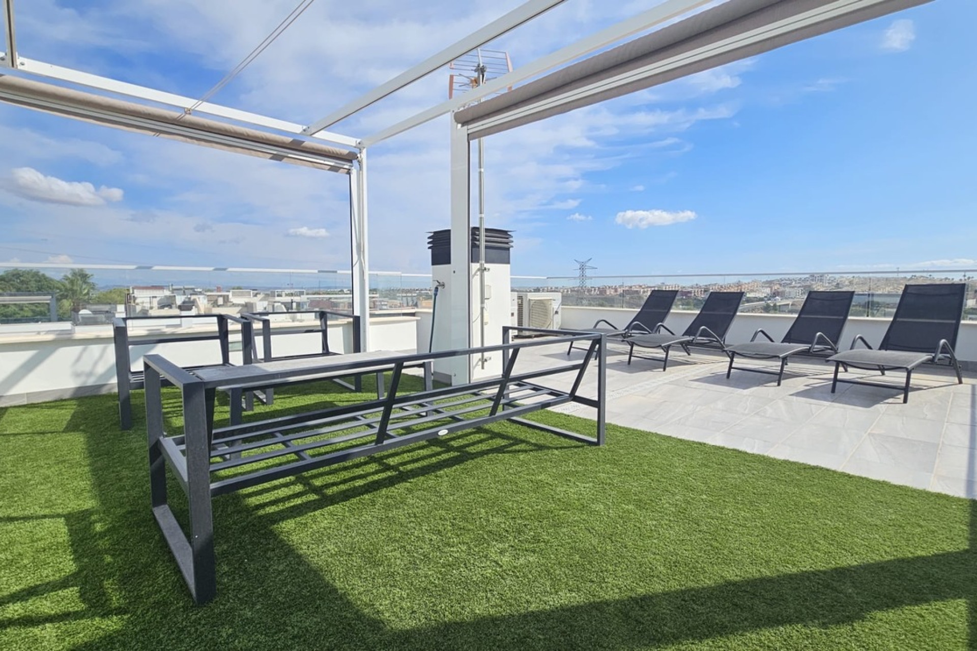 Resale - Villa -
Villamartín