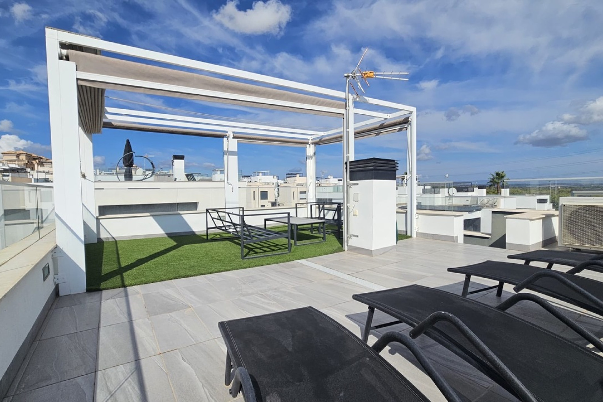 Resale - Villa -
Villamartín