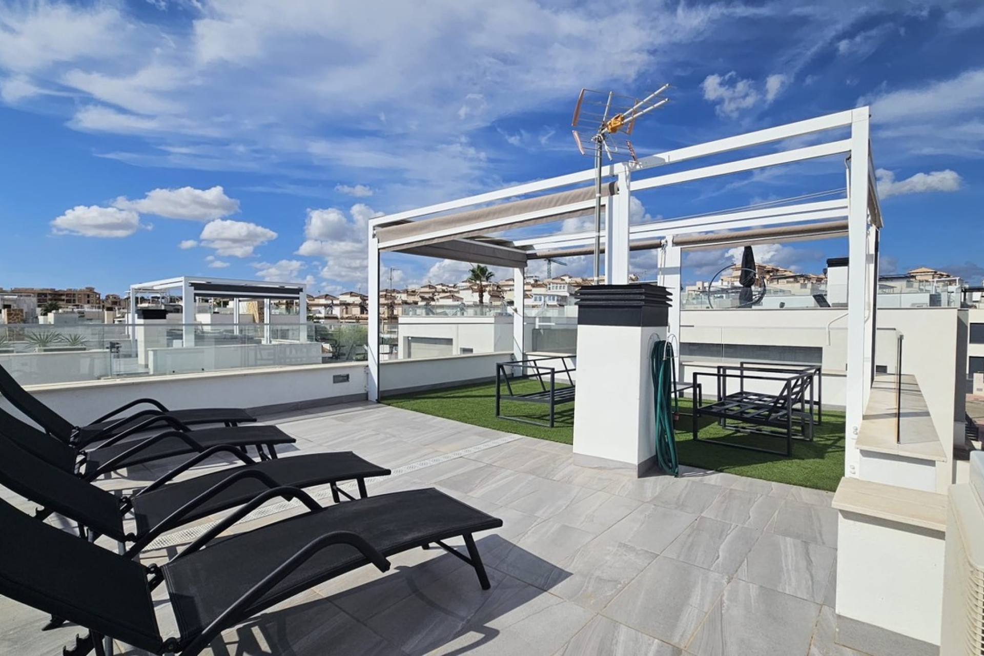 Resale - Villa -
Villamartín