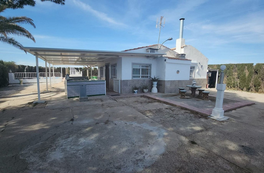 Resale - Villa -
Villena