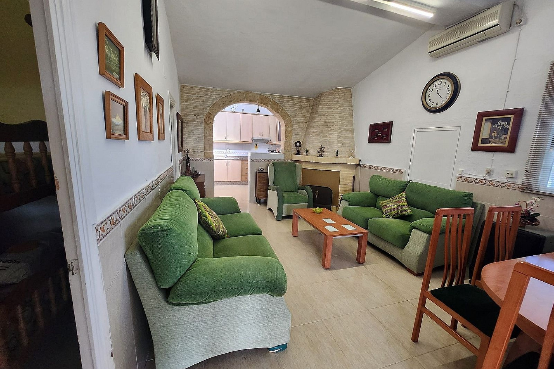 Resale - Villa -
Villena