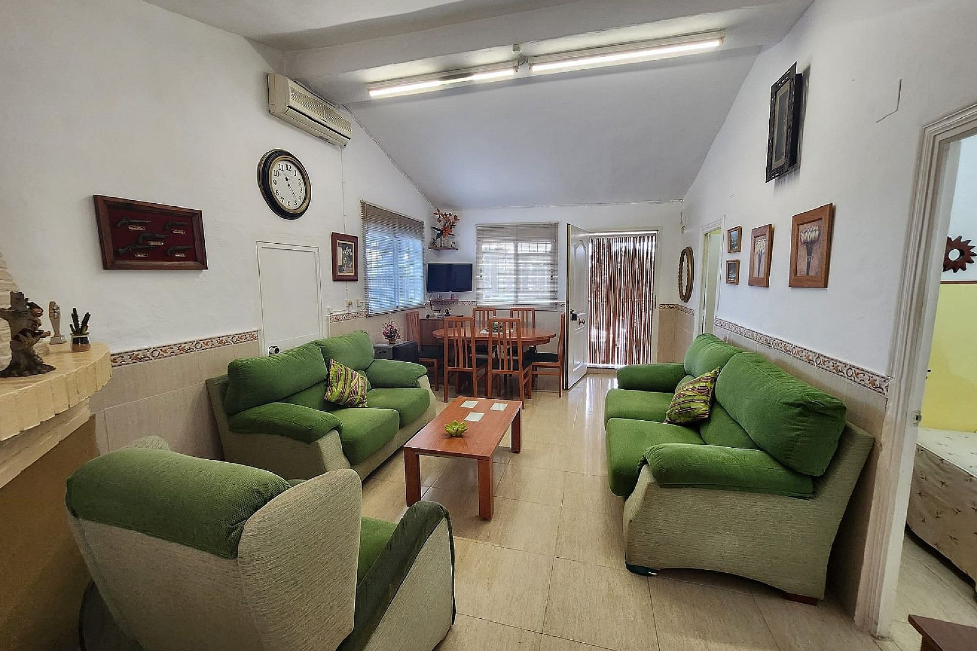 Resale - Villa -
Villena