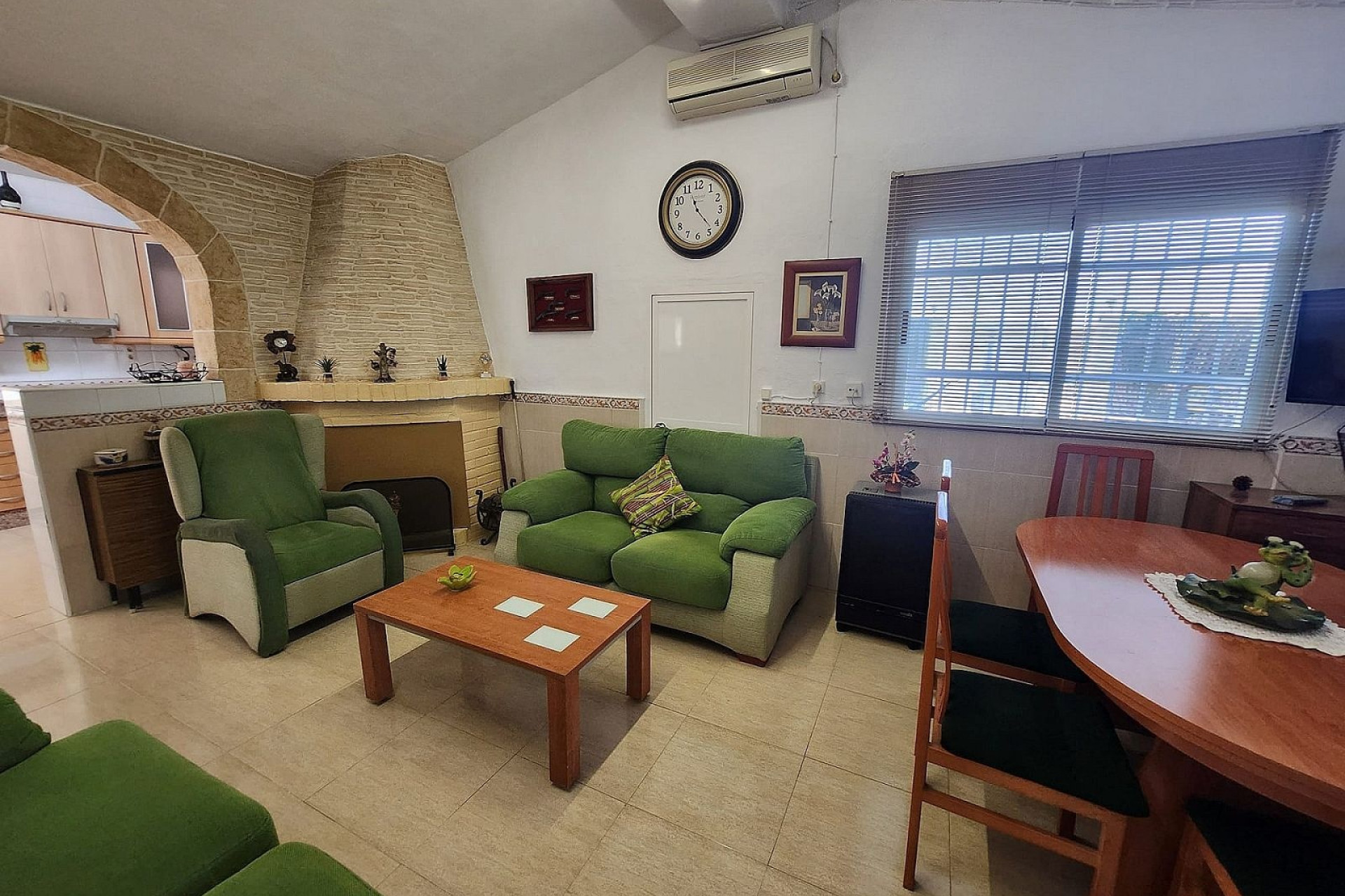 Resale - Villa -
Villena