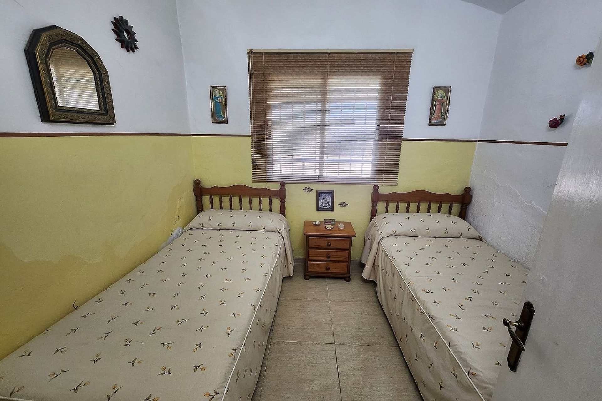 Resale - Villa -
Villena