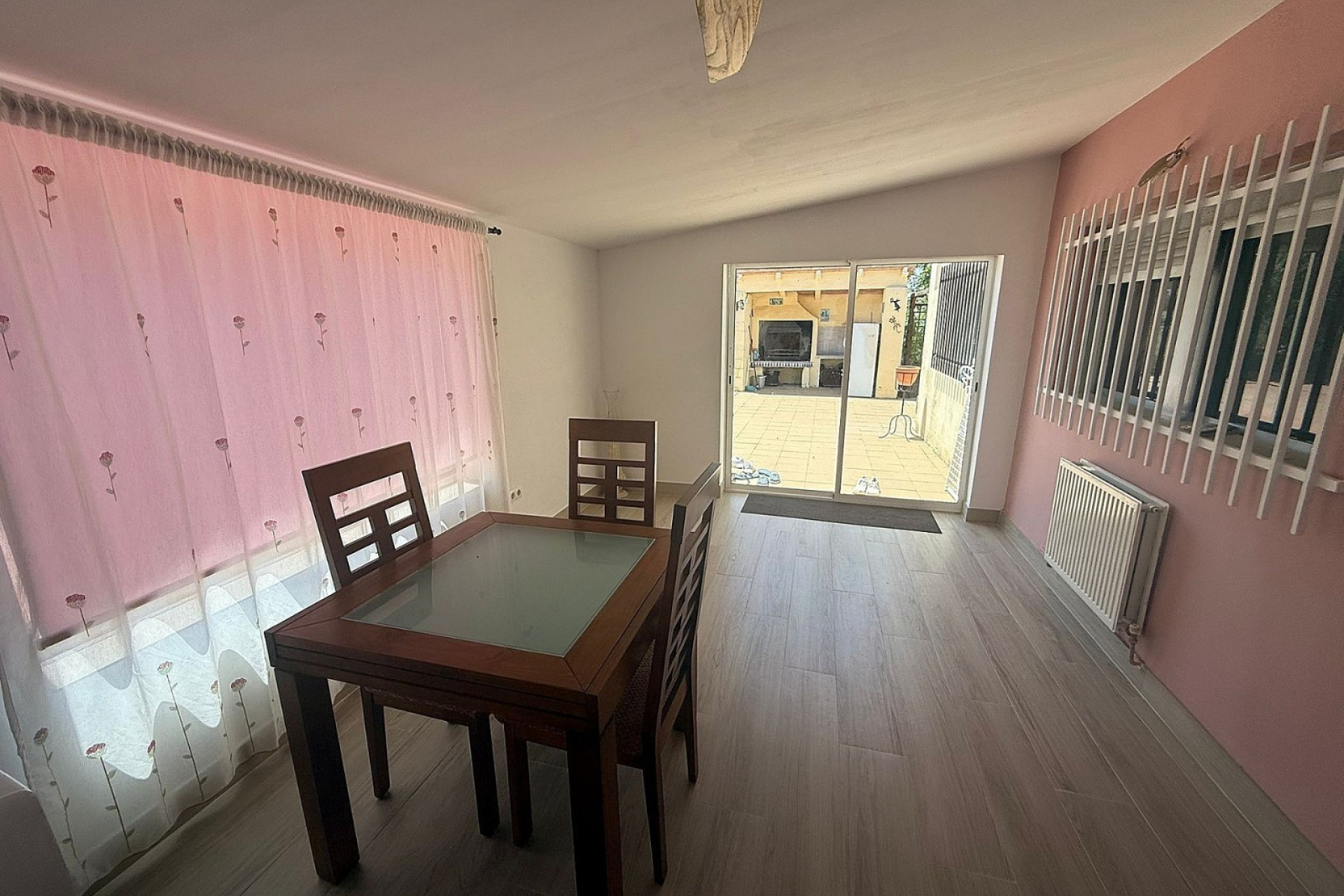 Resale - Villa -
Villena