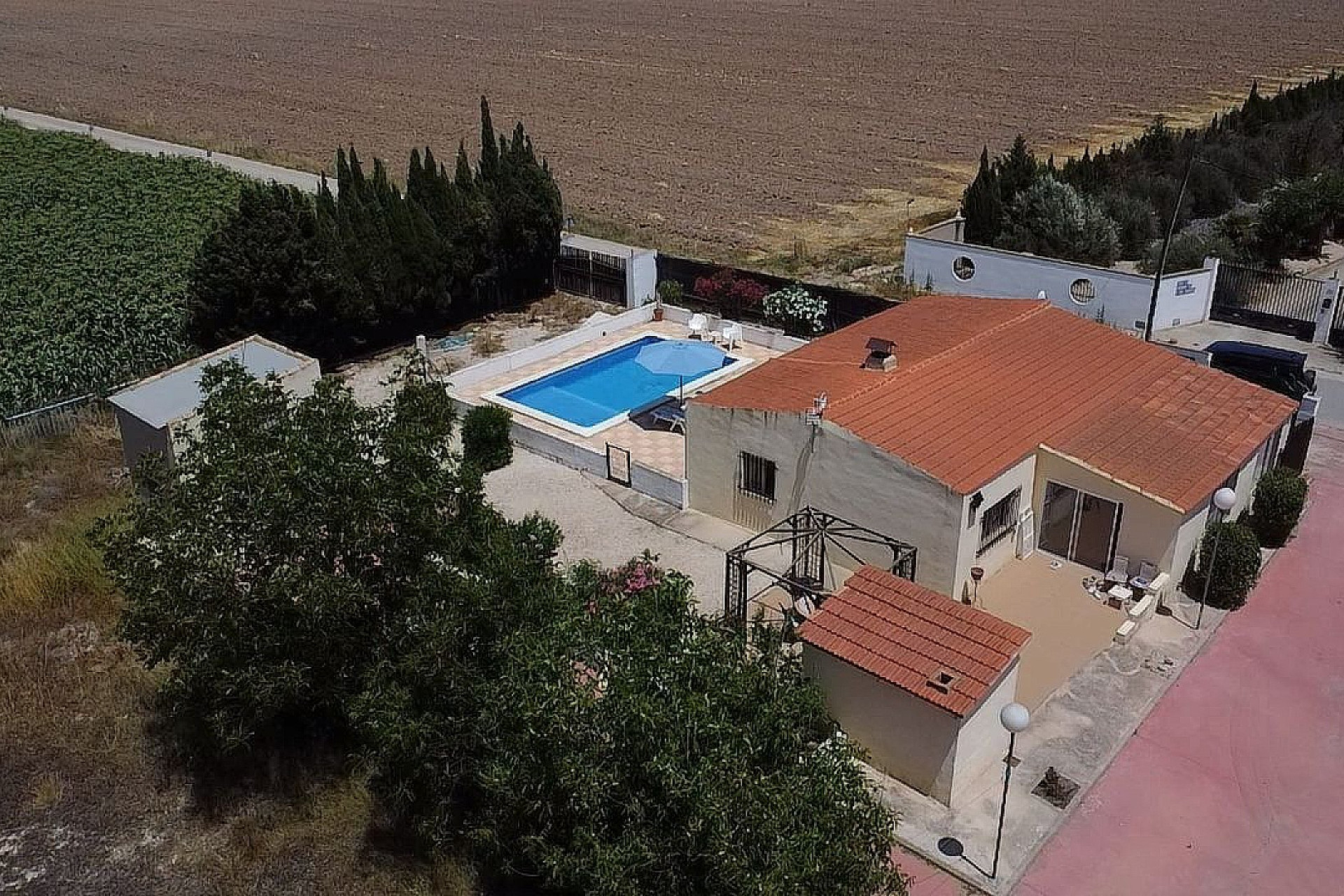 Resale - Villa -
Villena