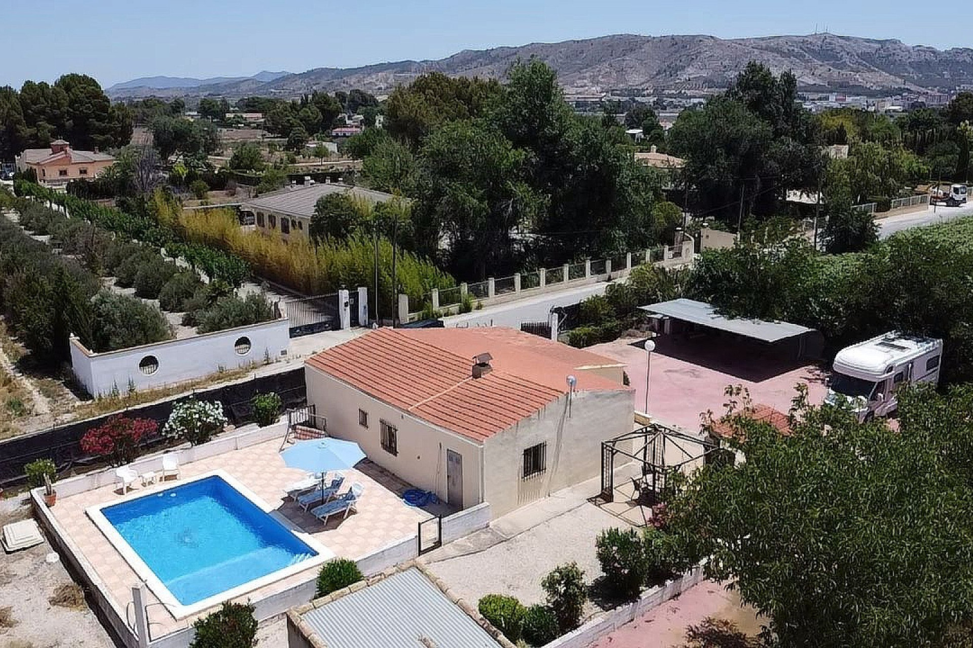 Resale - Villa -
Villena