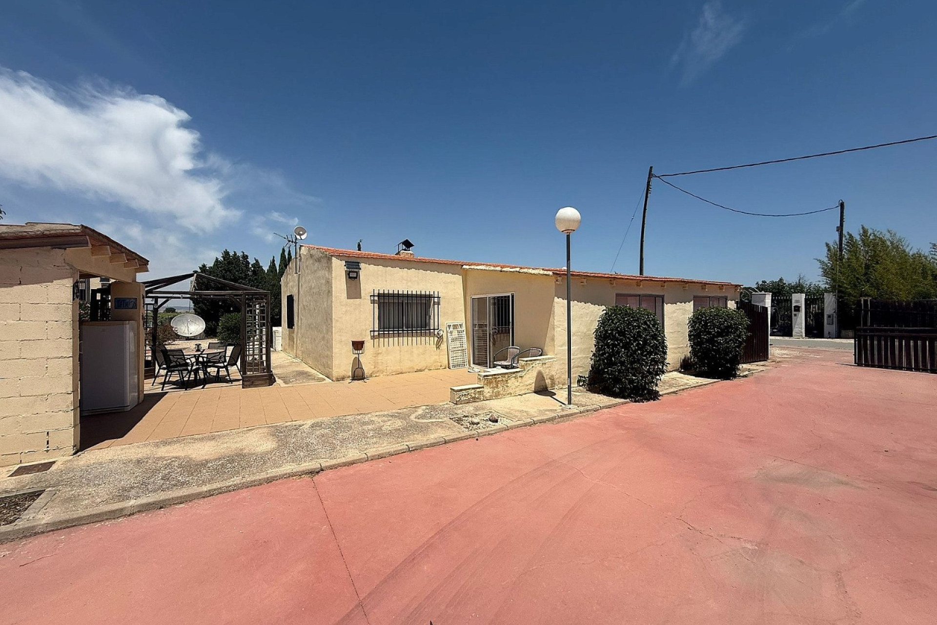 Resale - Villa -
Villena