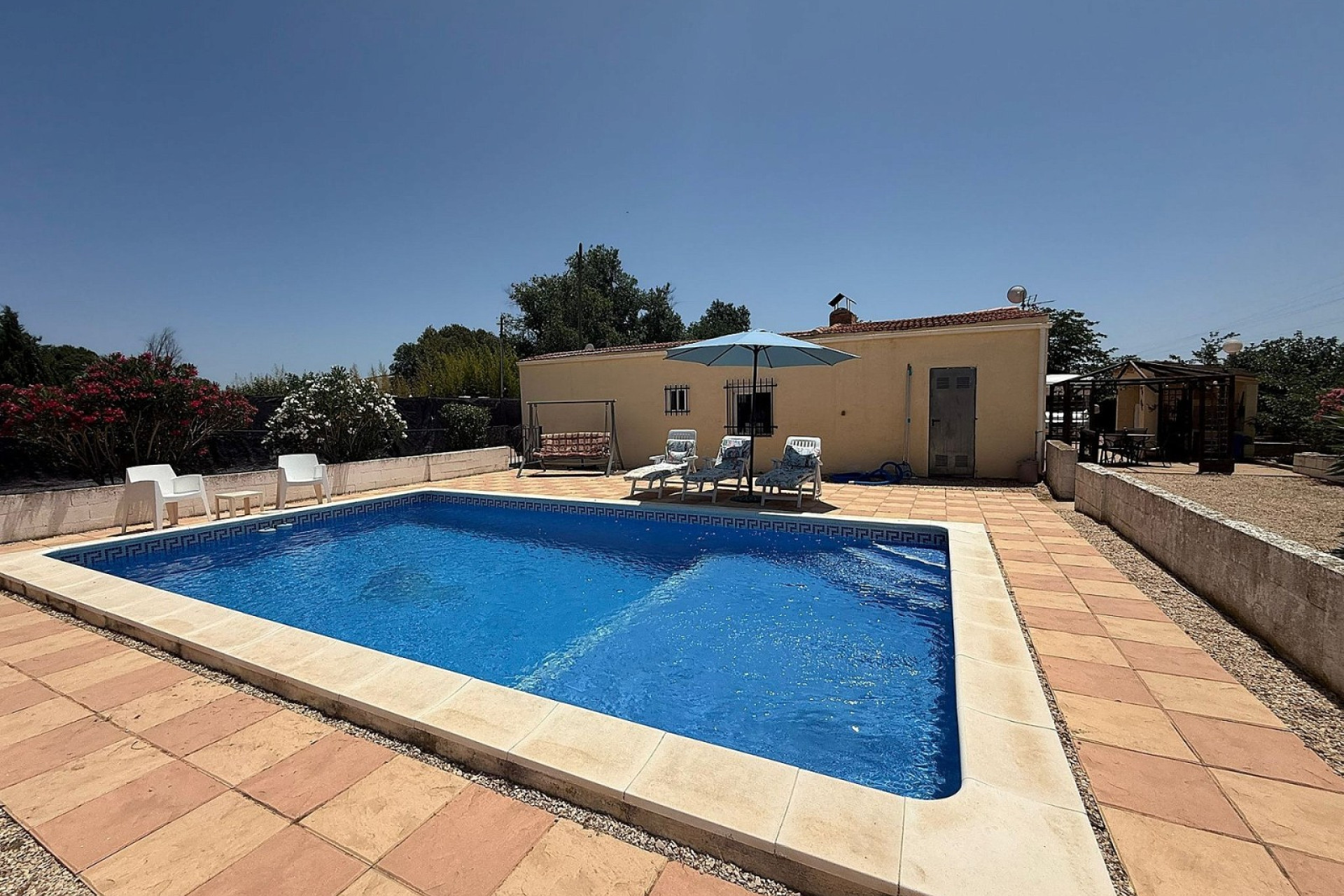 Resale - Villa -
Villena