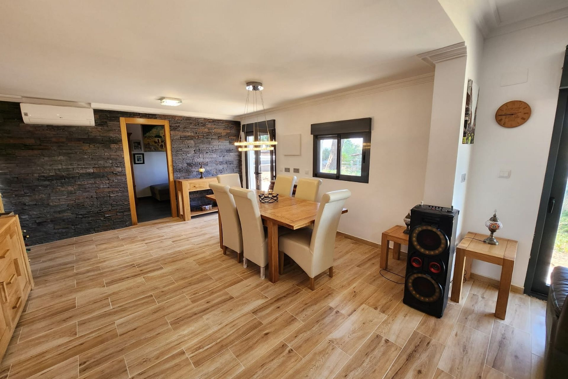 Resale - Villa -
Villena