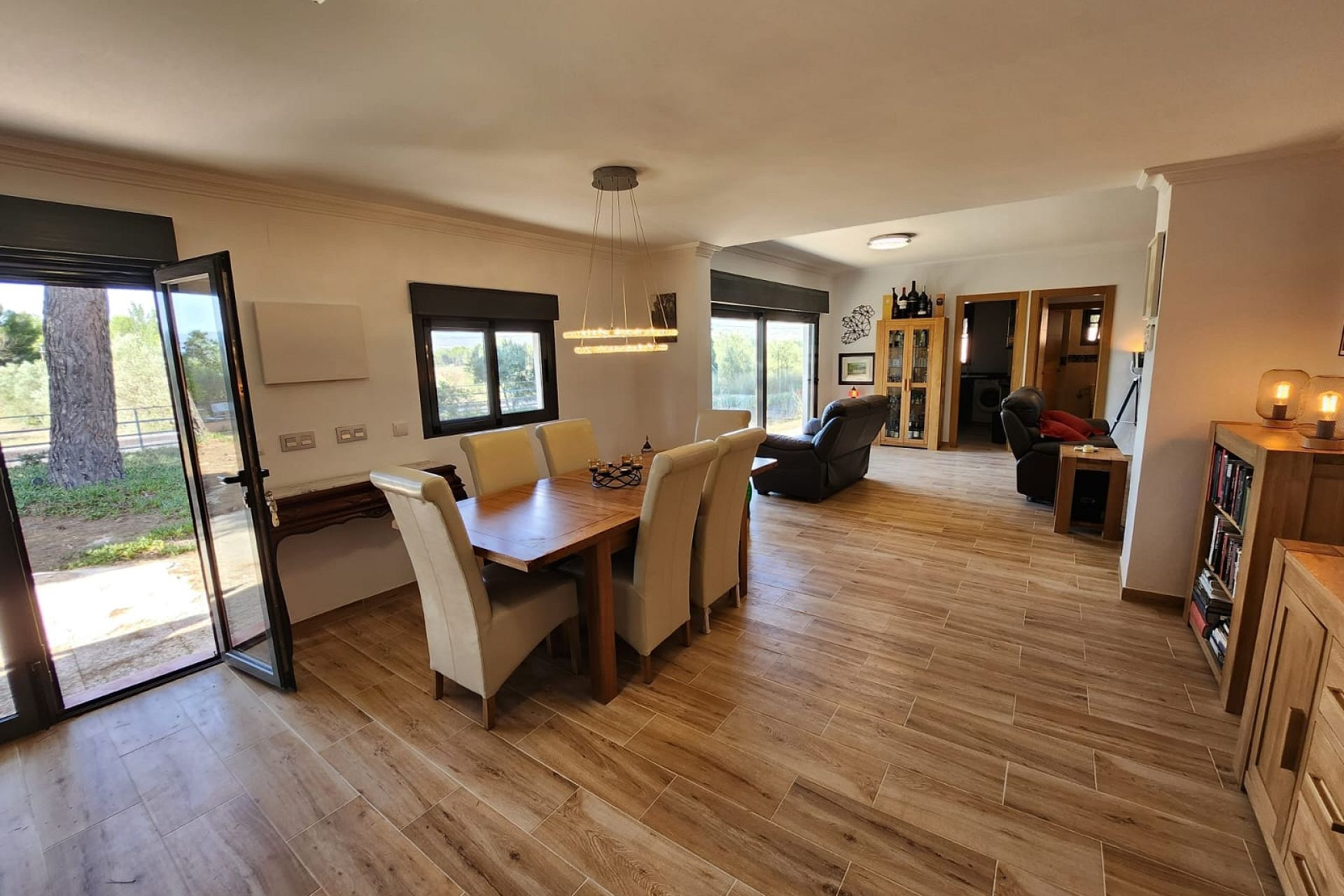 Resale - Villa -
Villena