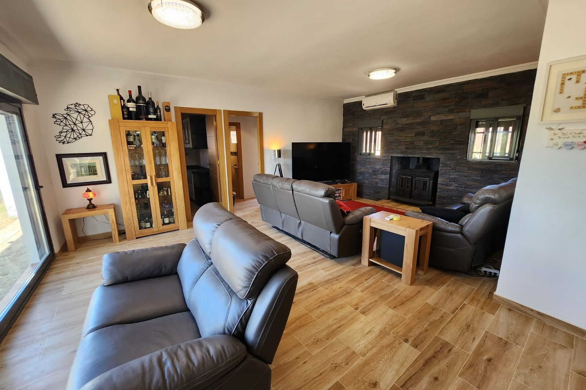 Resale - Villa -
Villena