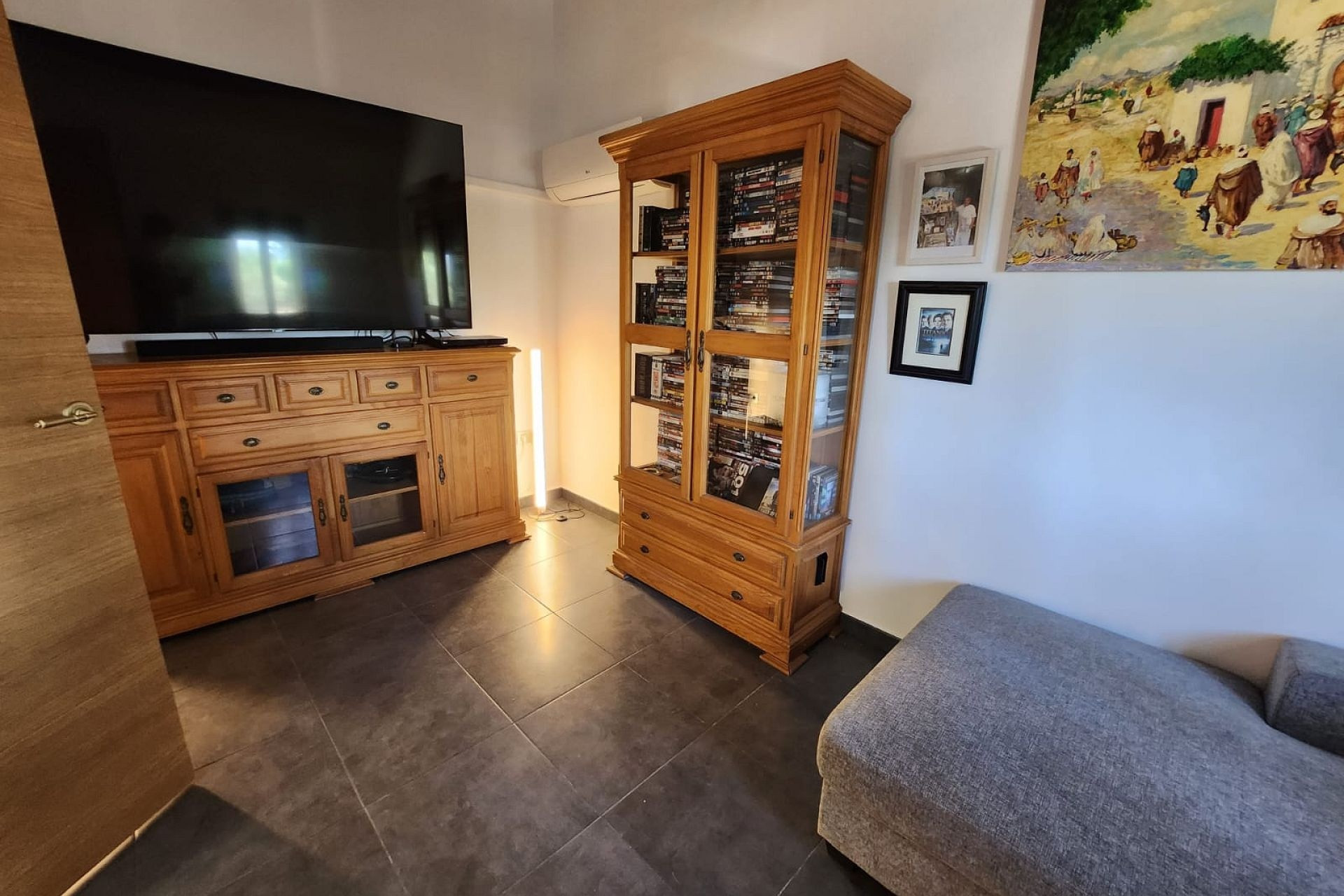 Resale - Villa -
Villena