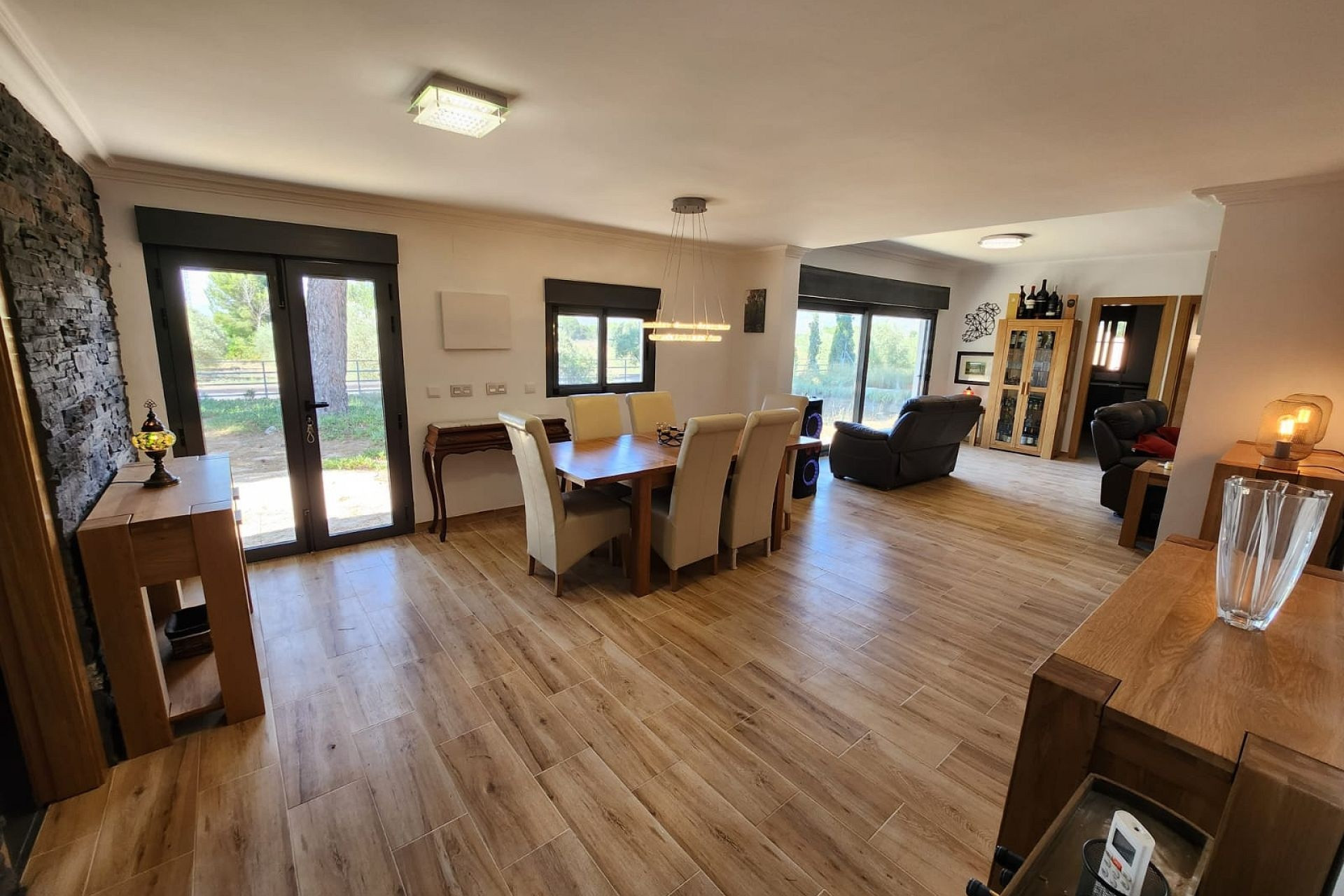 Resale - Villa -
Villena