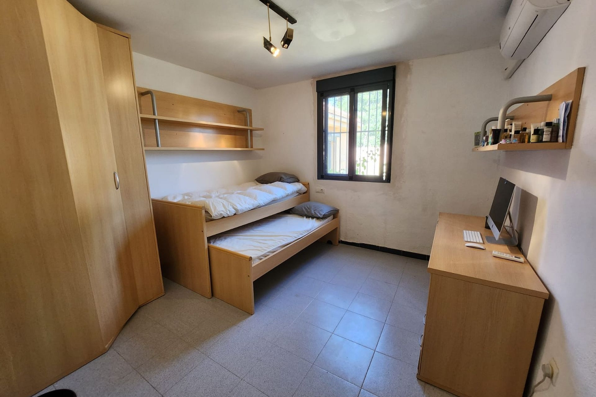 Resale - Villa -
Villena