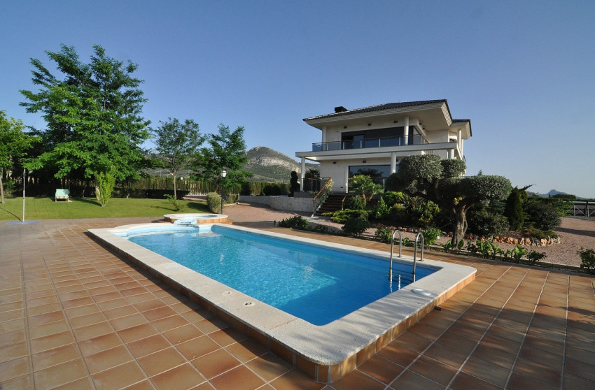 Resale - Villa -
Villena