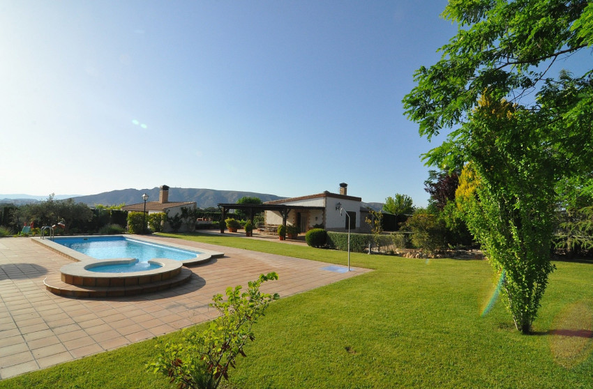 Resale - Villa -
Villena