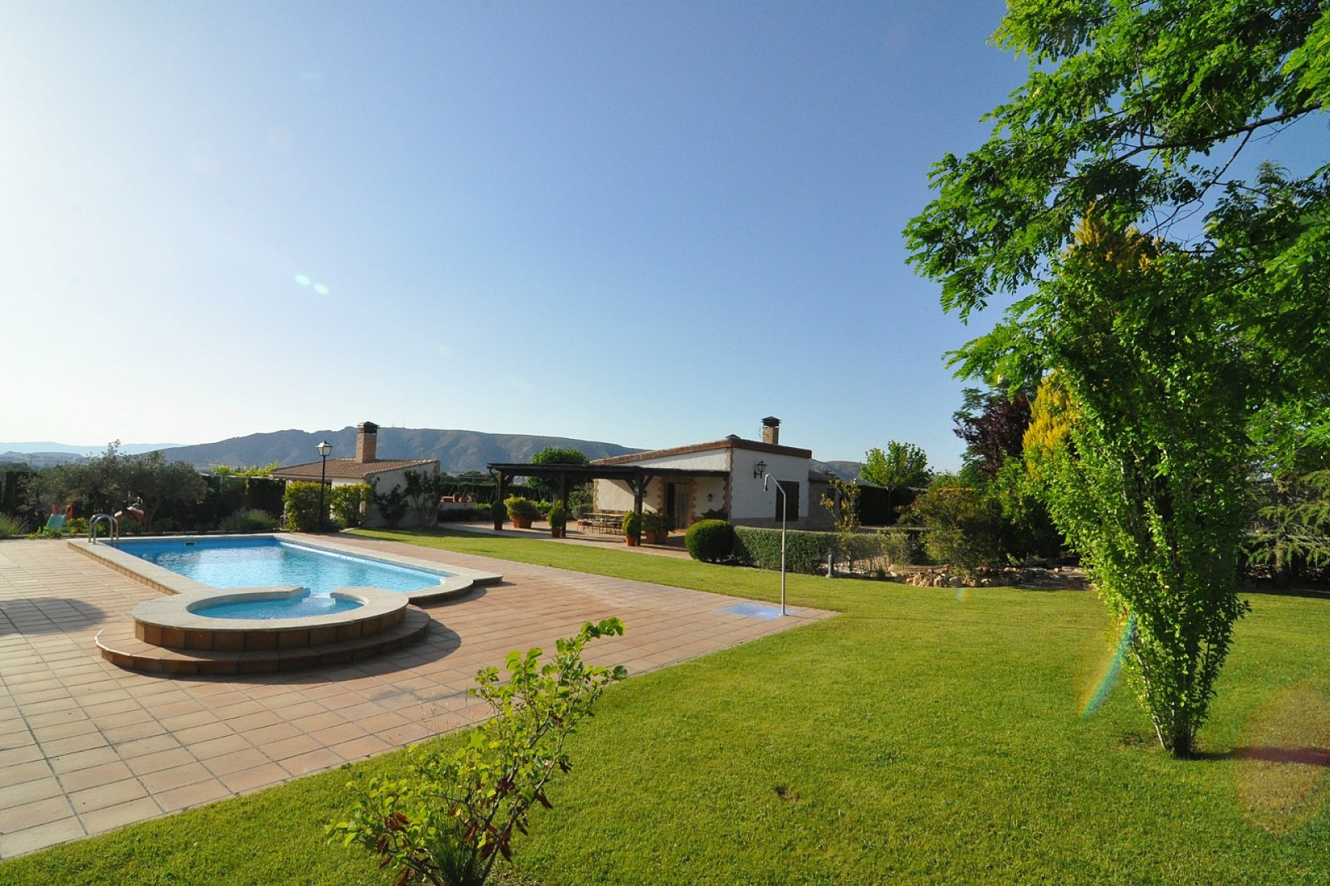 Resale - Villa -
Villena