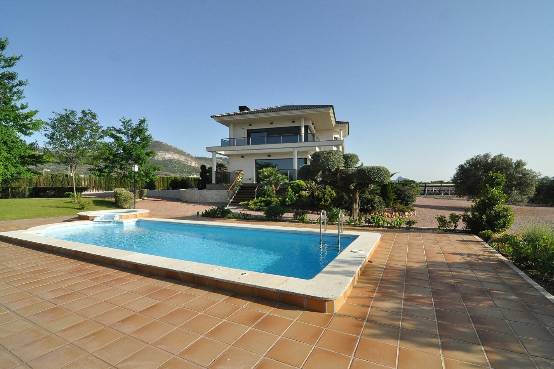 Resale - Villa -
Villena