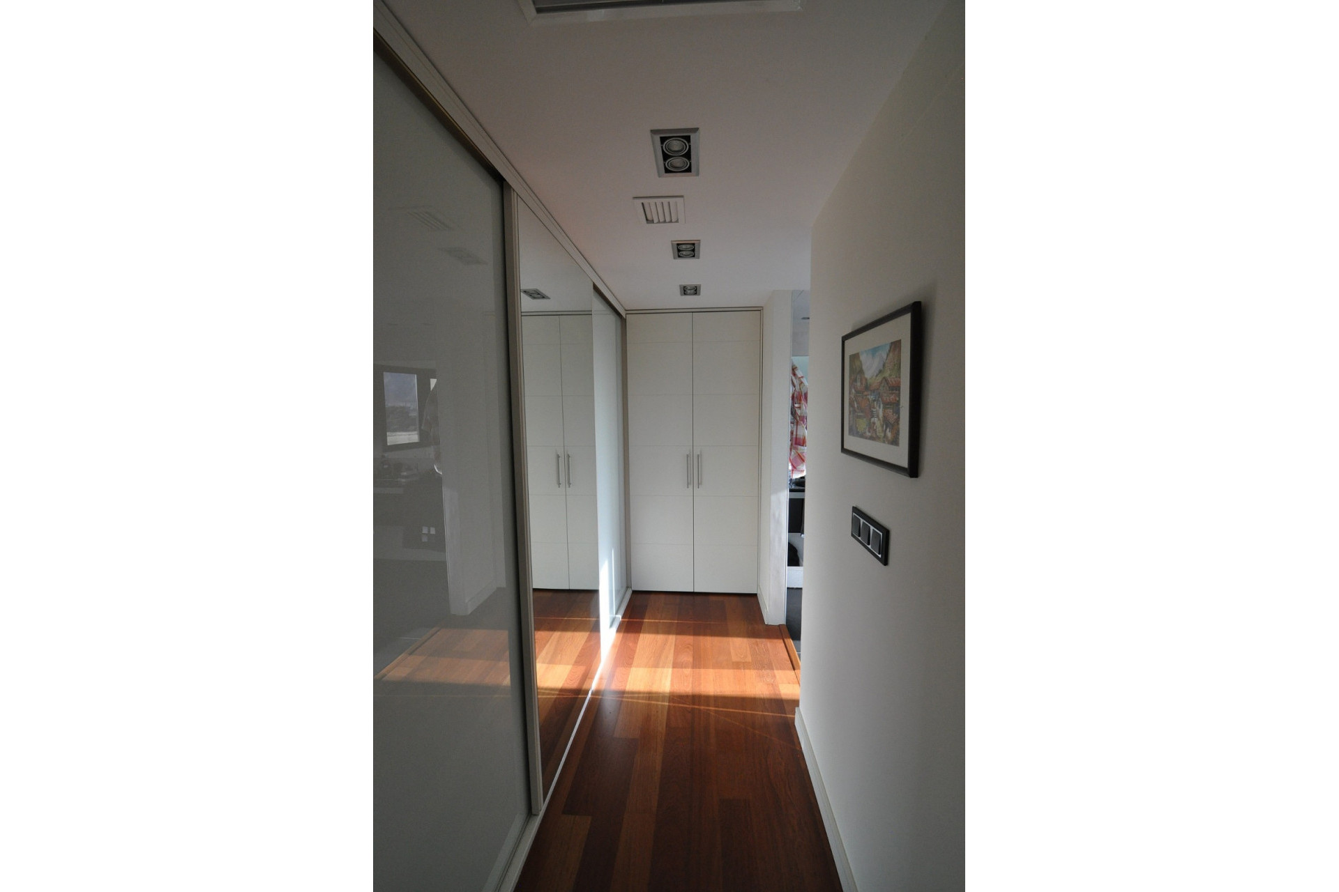 Resale - Villa -
Villena