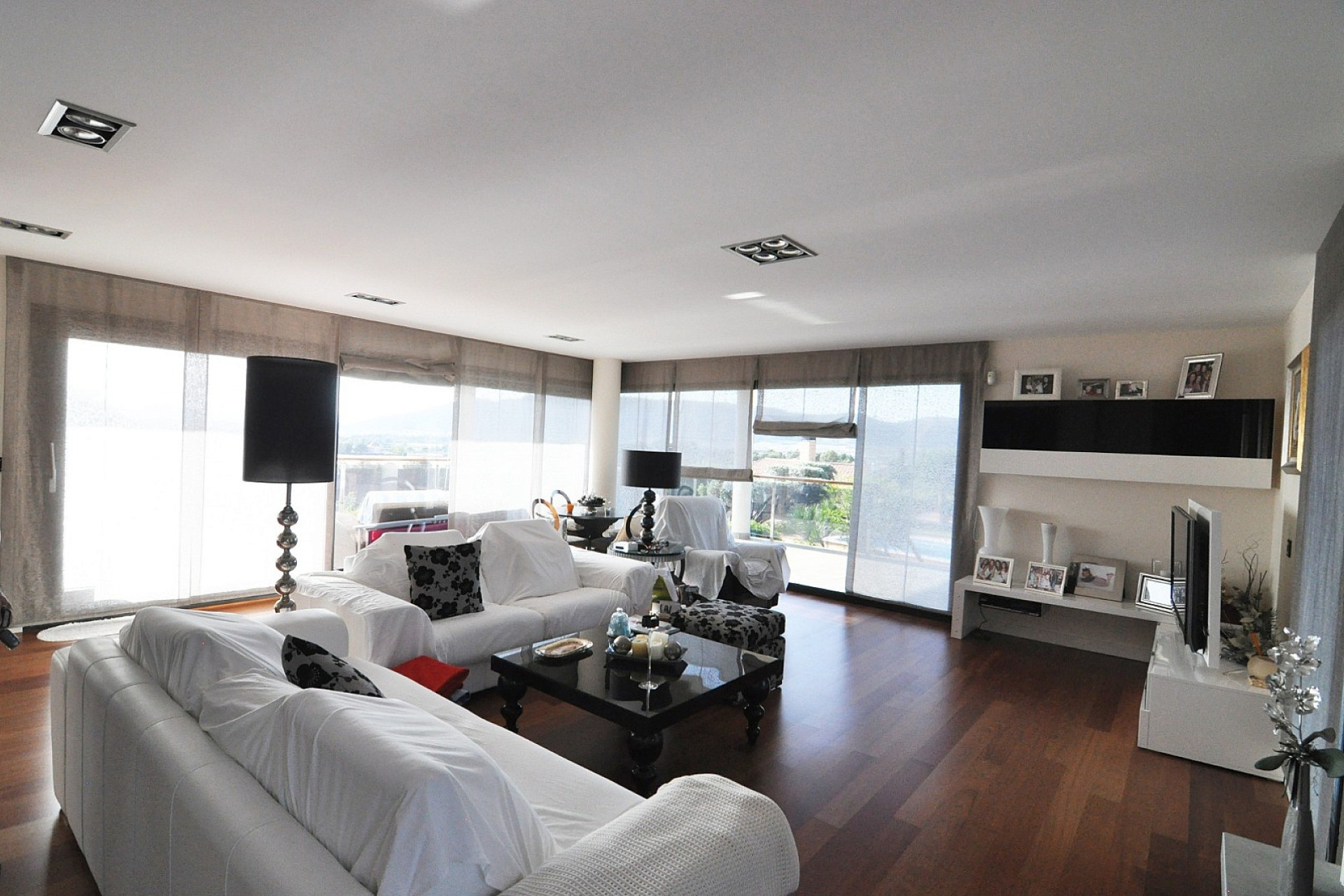 Resale - Villa -
Villena