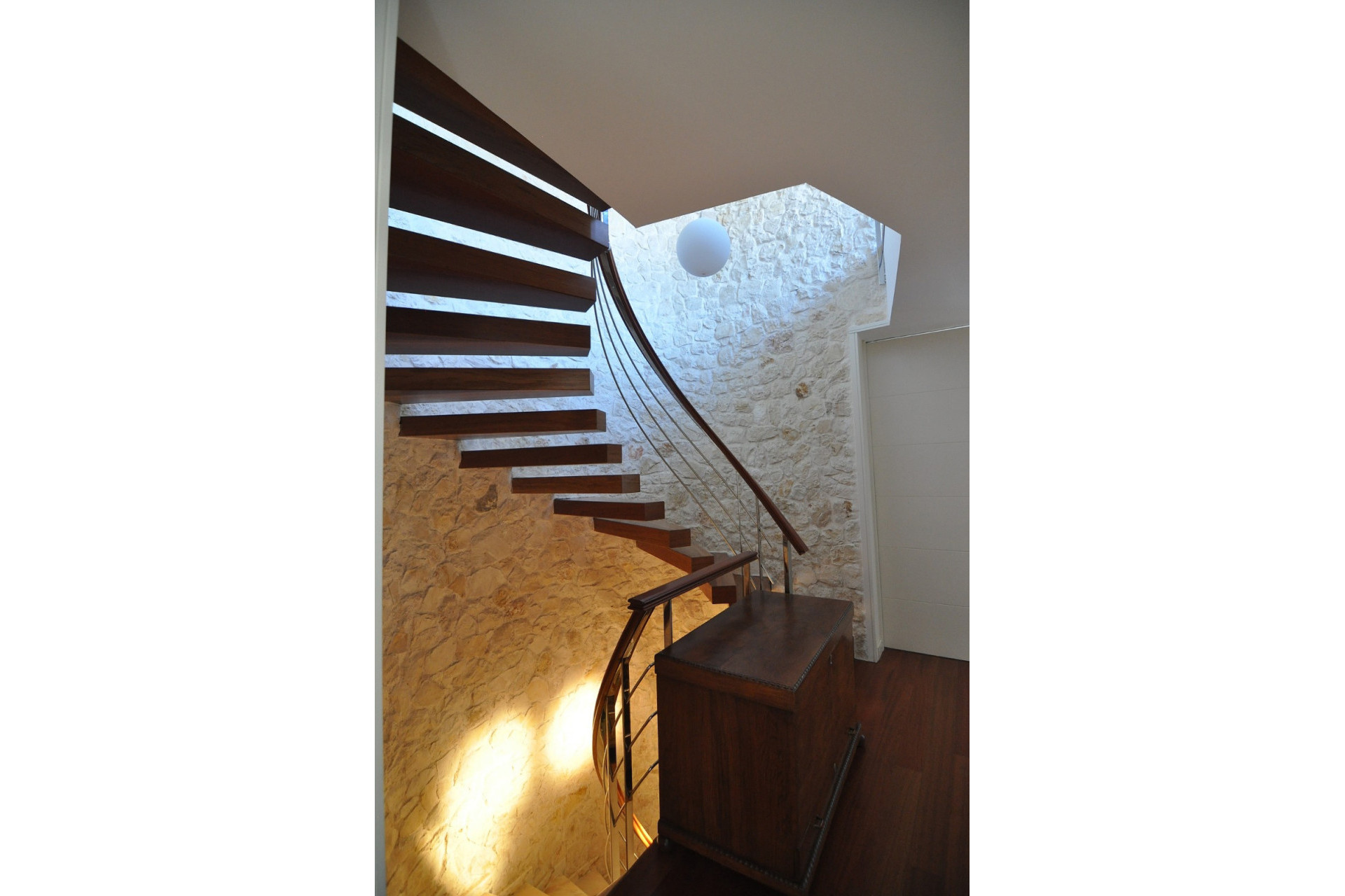 Resale - Villa -
Villena