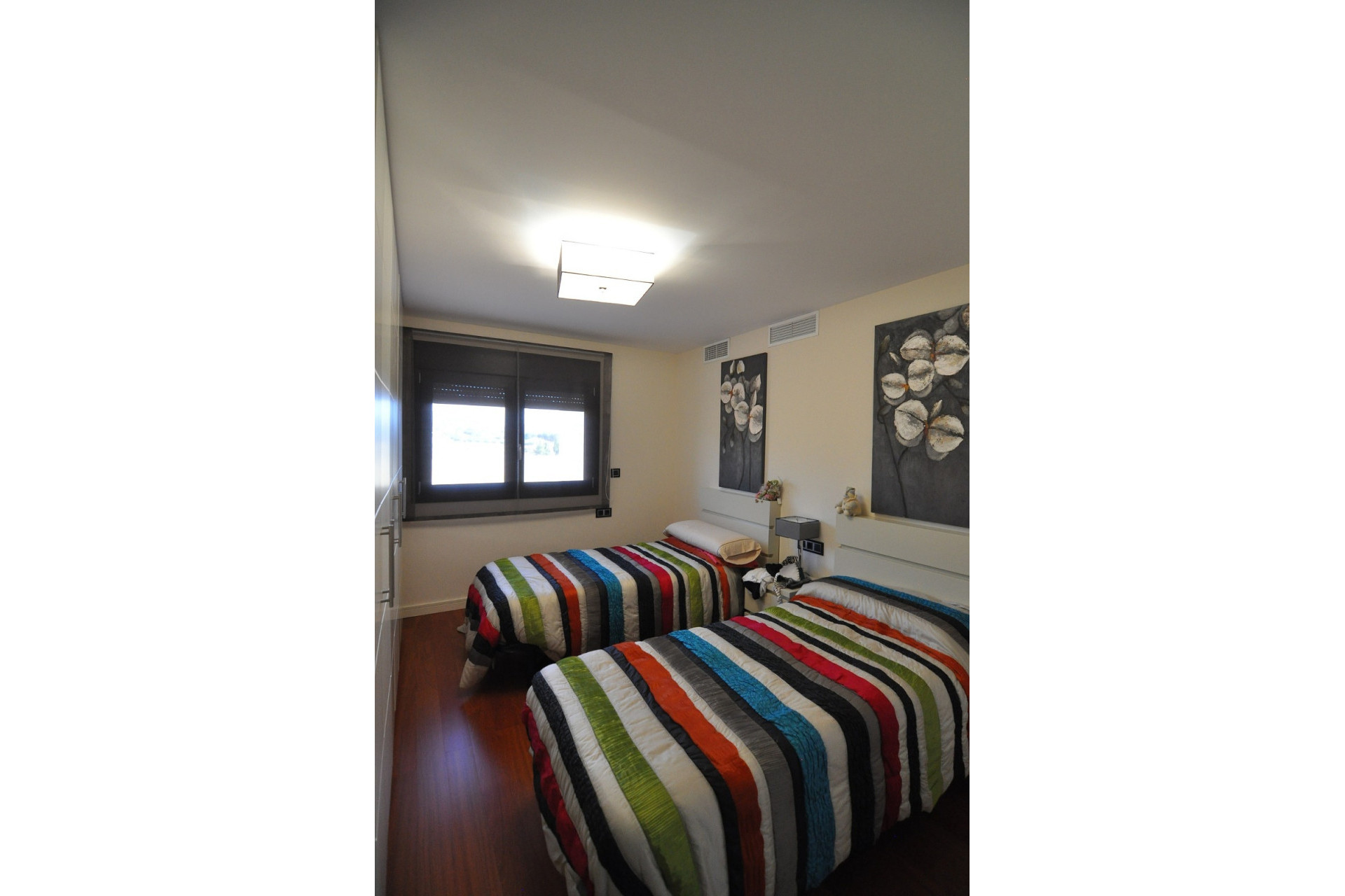 Resale - Villa -
Villena