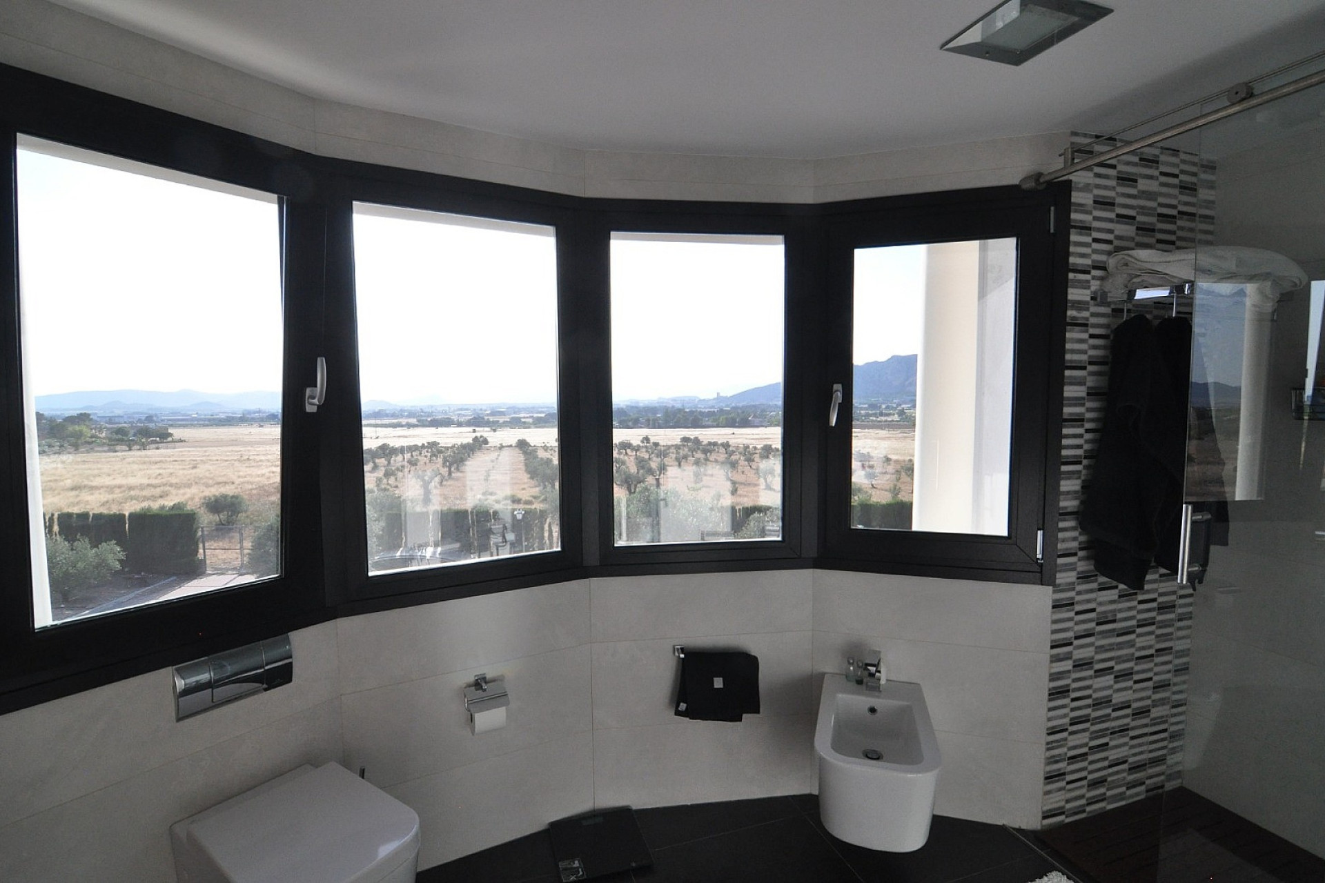 Resale - Villa -
Villena