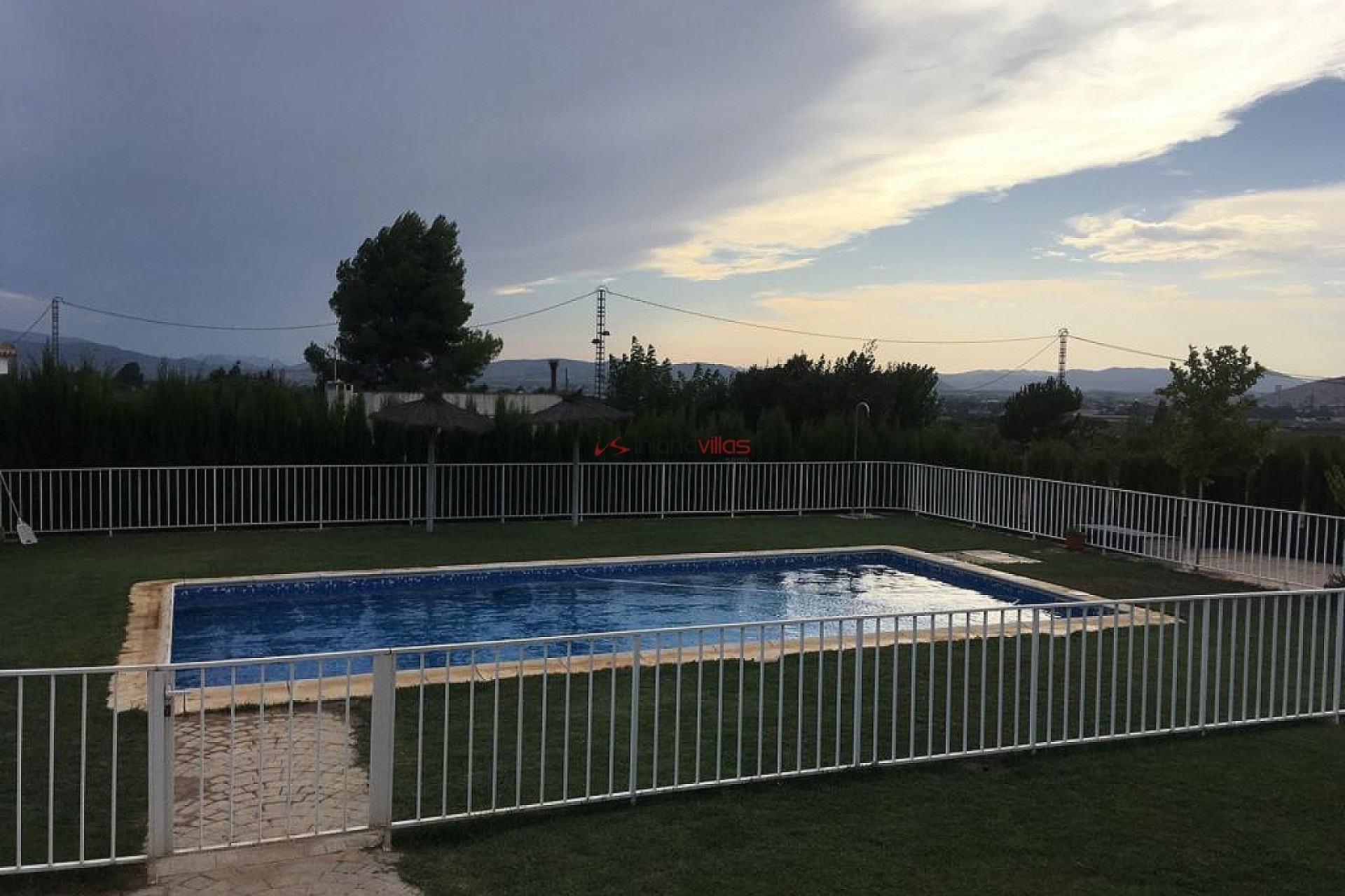 Resale - Villa -
Villena