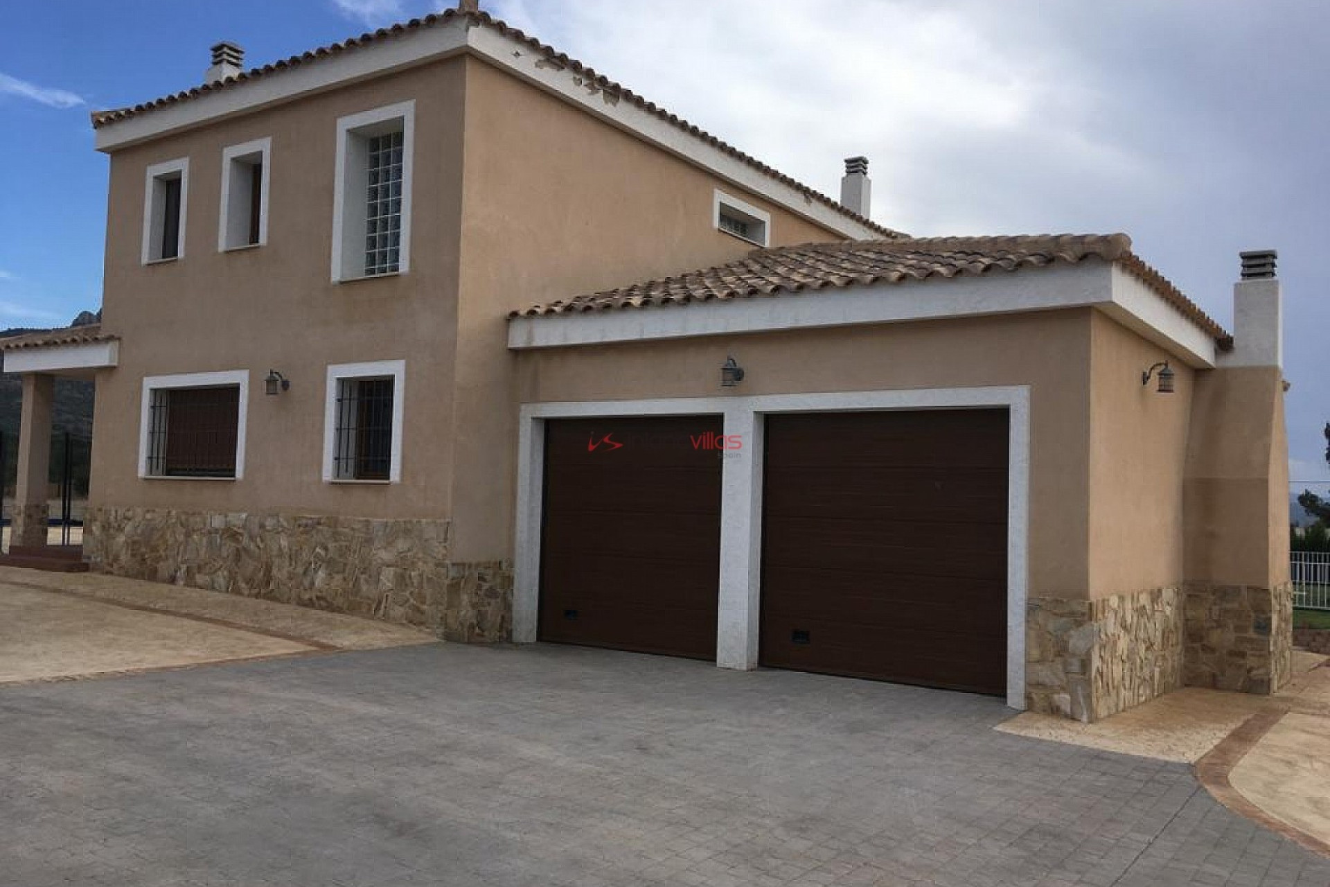 Resale - Villa -
Villena