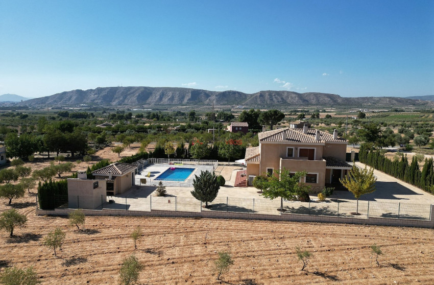 Resale - Villa -
Villena