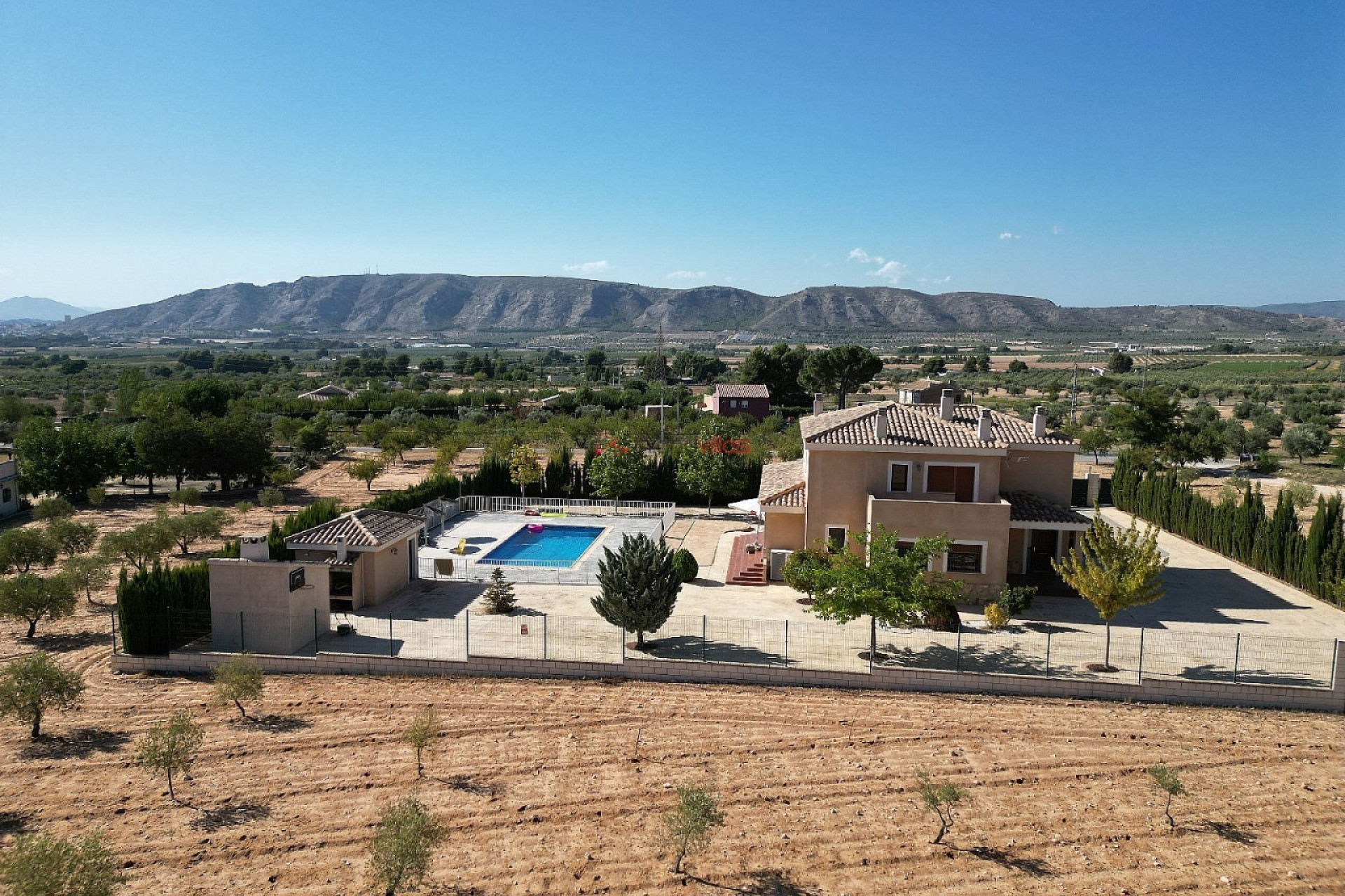 Resale - Villa -
Villena