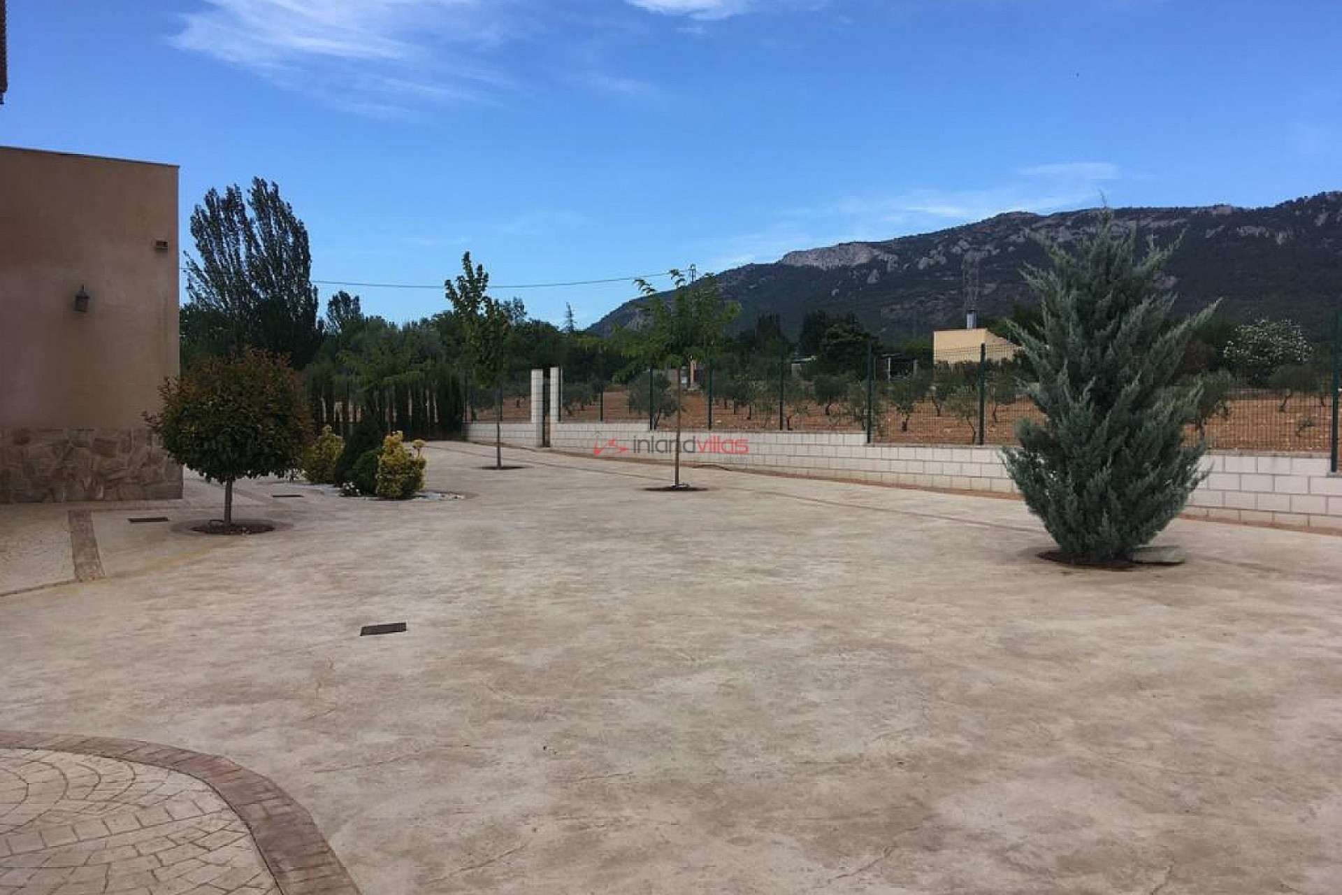 Resale - Villa -
Villena