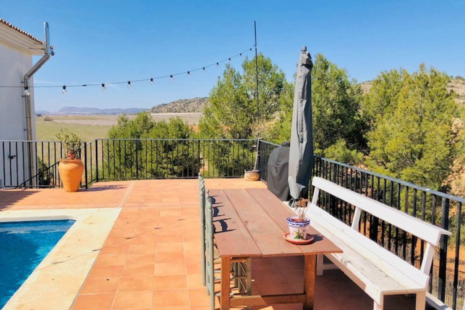 Resale - Villa -
Villena