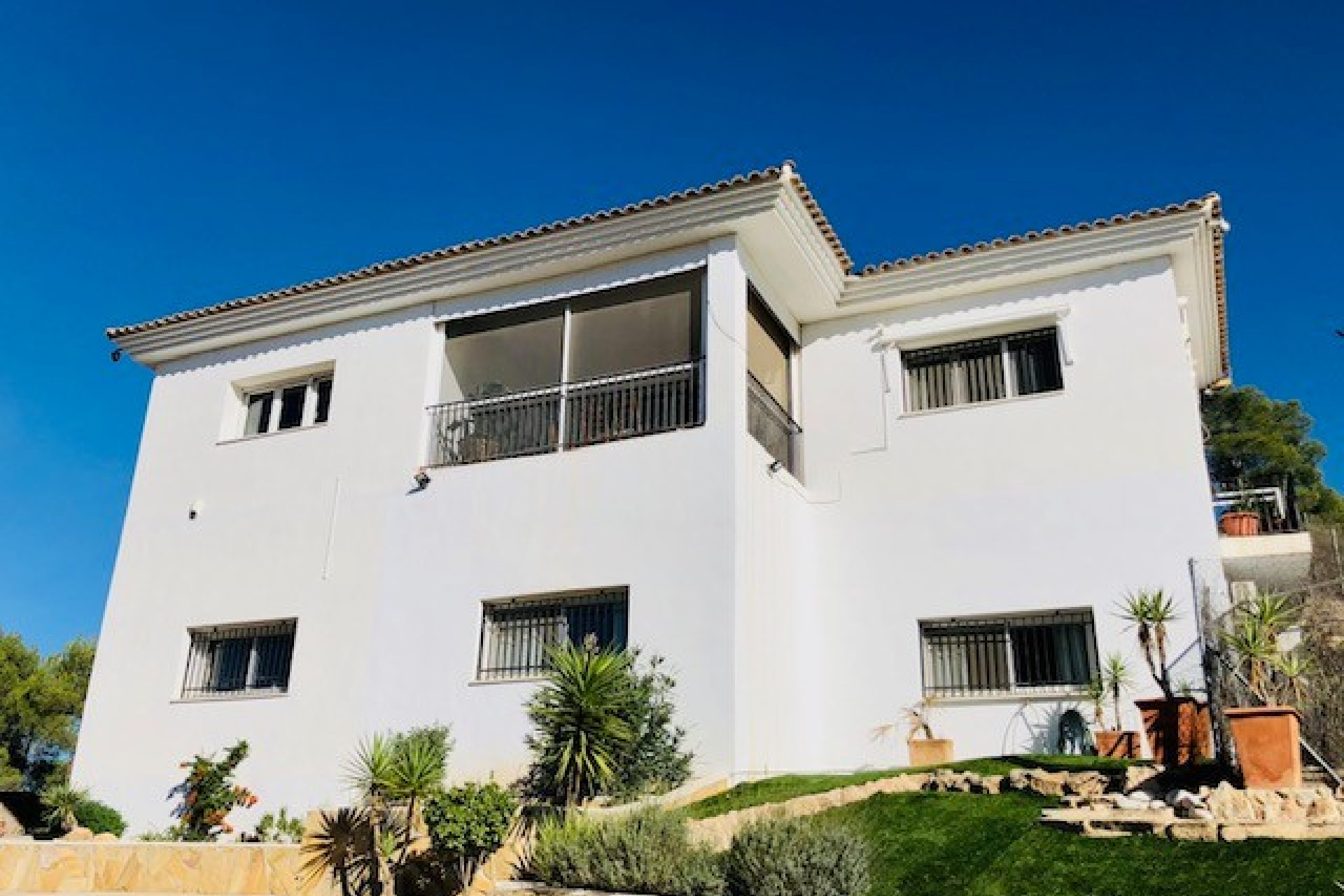 Resale - Villa -
Villena