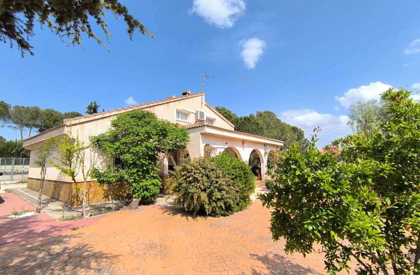 Resale - Villa -
Yecla - Inland