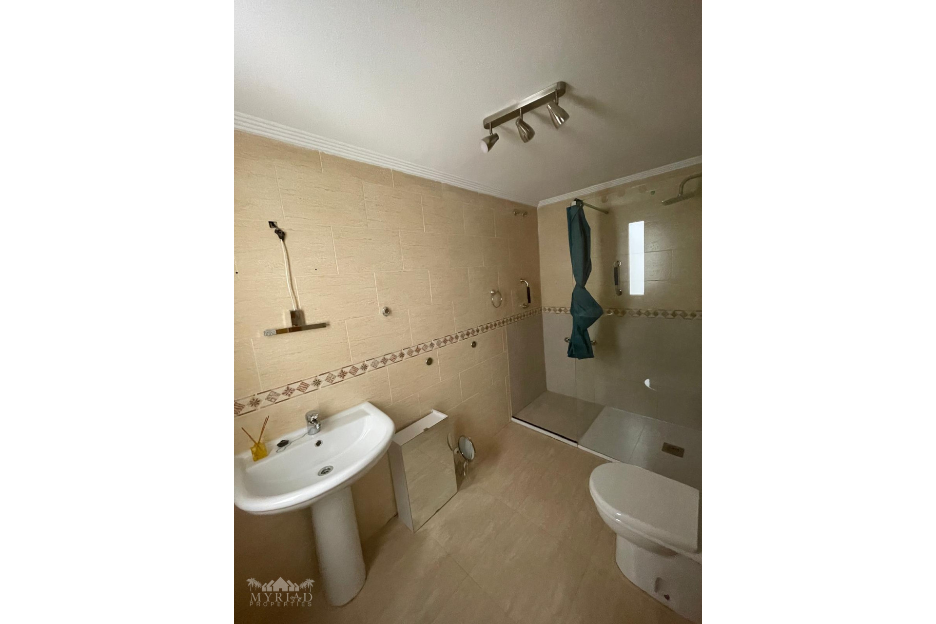 Revente - Appartement -
Pinoso - Pinoso Alicante