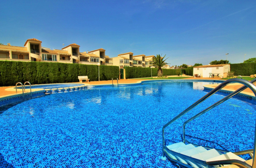 Revente - Appartement -
Punta Prima