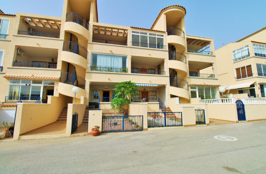 Revente - Appartement -
Punta Prima