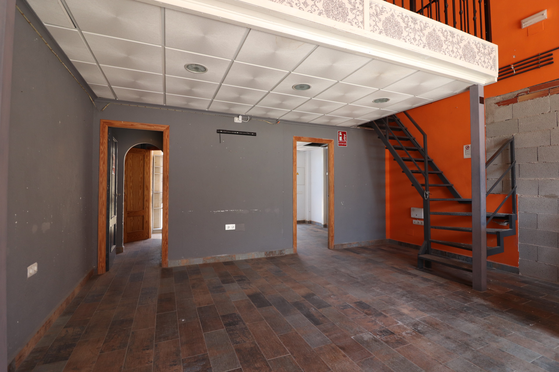 Revente - Local commercial -
Algorfa - La Finca Golf Resort