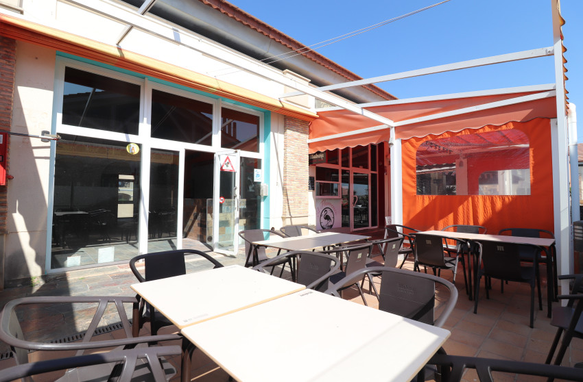 Revente - Local commercial -
Algorfa - La Finca Golf Resort