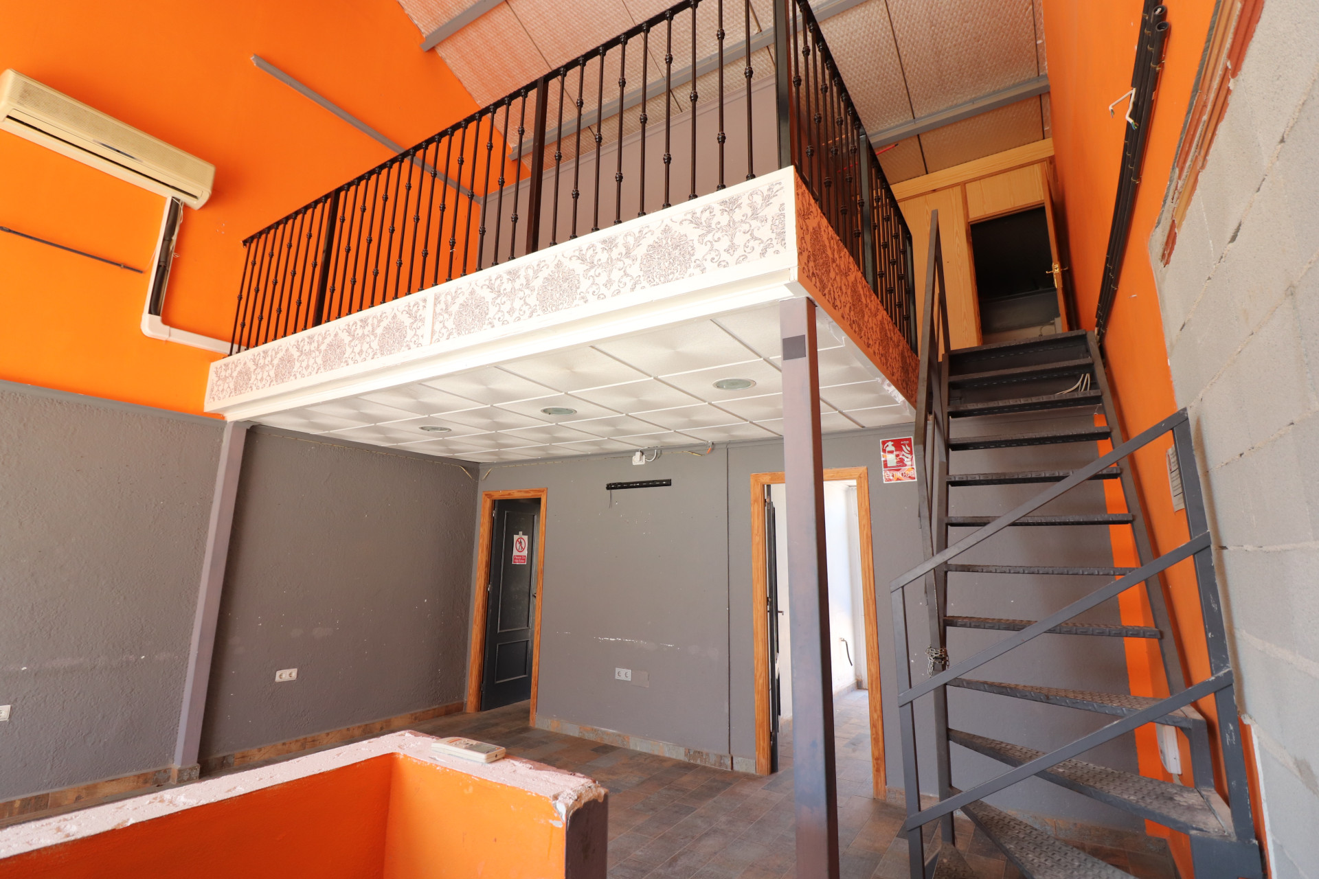 Revente - Local commercial -
Algorfa - La Finca Golf Resort