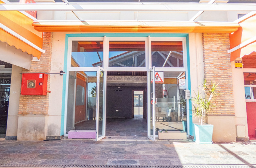 Revente - Local commercial -
Algorfa