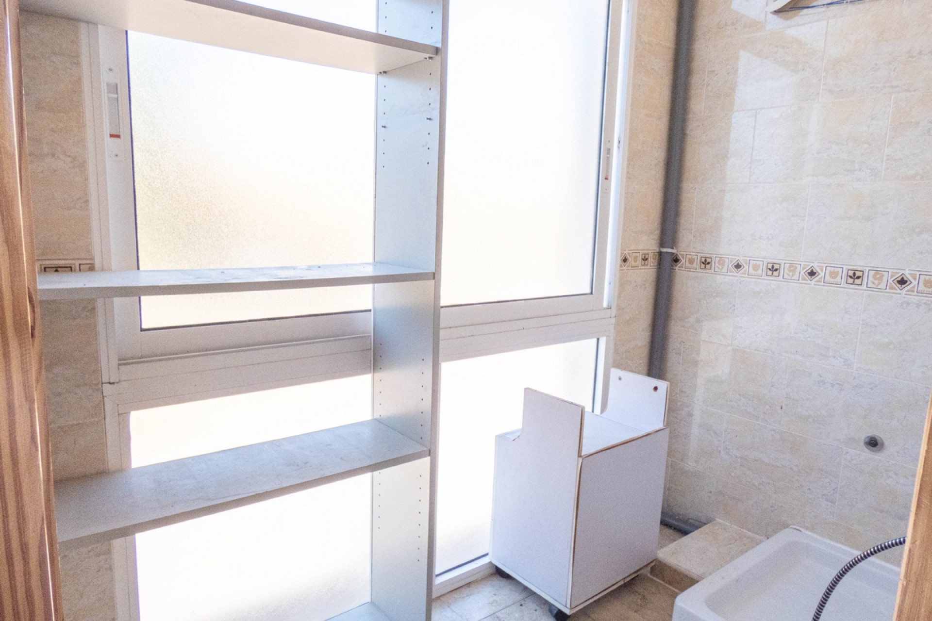 Revente - Local commercial -
Algorfa